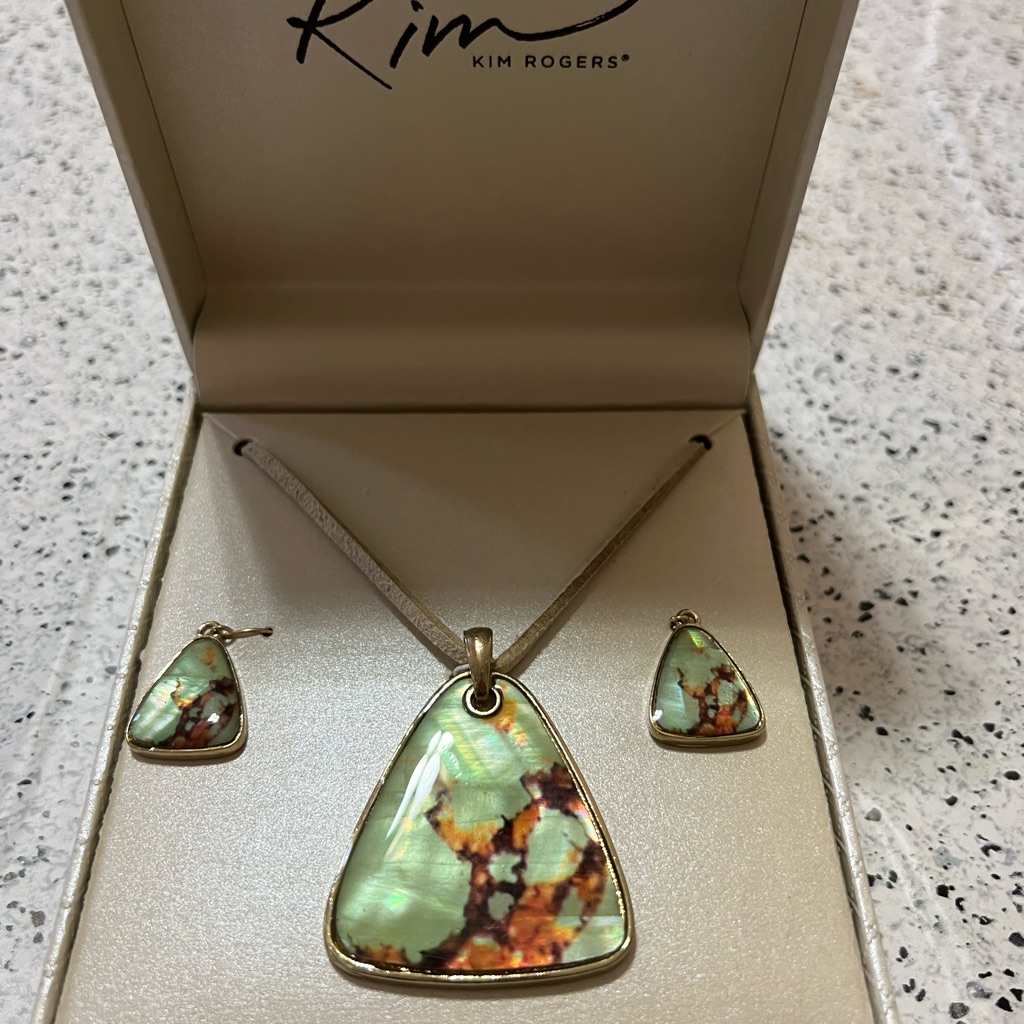 Kim Roger Brand Beautiful Silver Tone Set Of Earring And Necklace